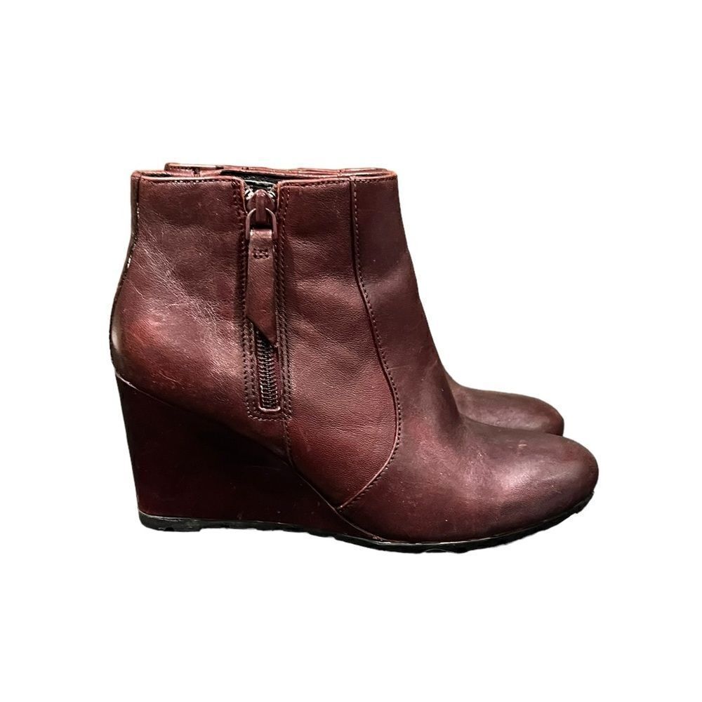 Clarks artisan maroon wedge booties. Size 5